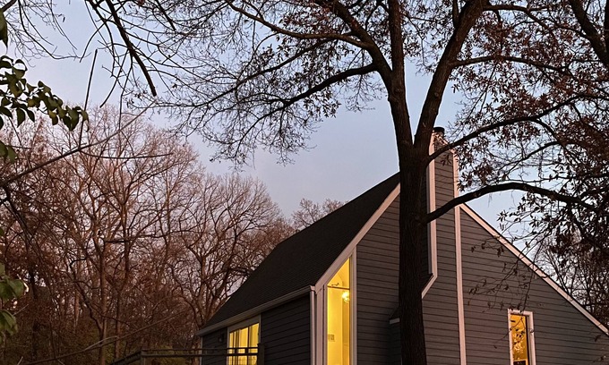 Kansas City Cottage | Cozy Cottage House in Park-like Setting, Perfect location