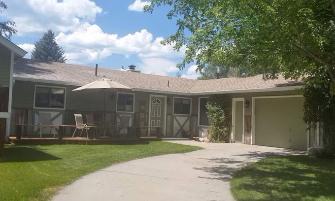 Carbondale House | Cozy Cottage In Downtown Carbondale