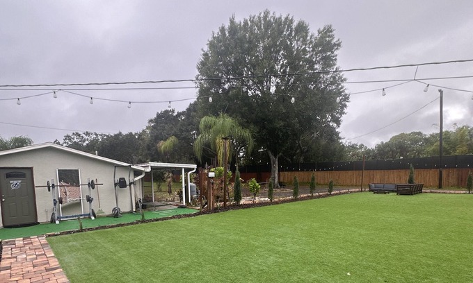 Greater Northdale House | Cozy cottage in Lutz.Country feel only 15 mins from Tampa international airport