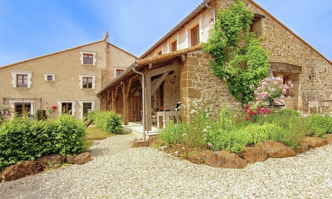 Roussines Cottage | Cozy Cottage in Roussines, Dordogne