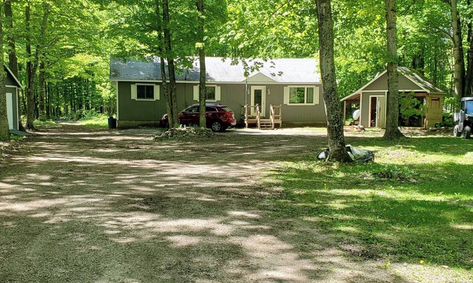 McMillan Cottage | Cozy Cottage in the U.P.