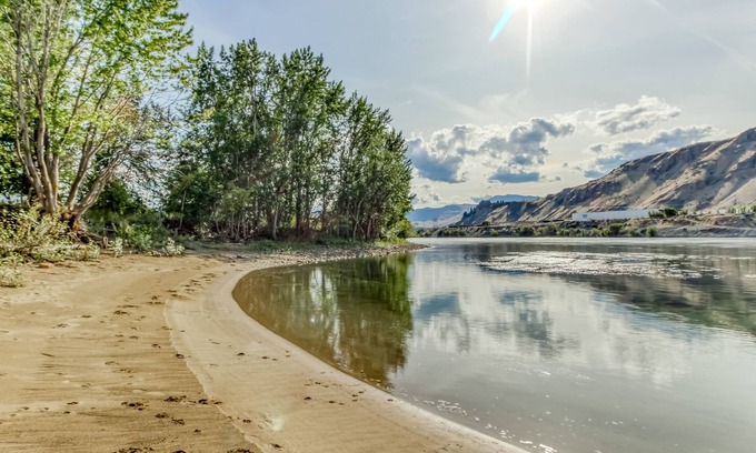 Monitor Apartment | Cozy Cottage in a Working Orchard Setting - Walk to the River