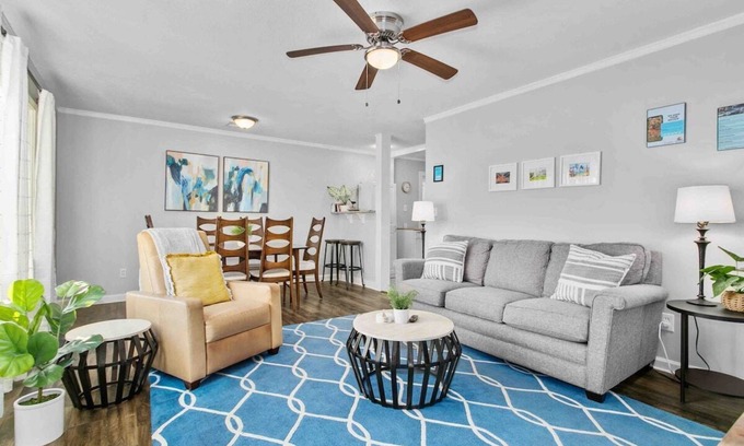 South Kansas City House | Cozy Cottage in Prairie Village WiFi PetsOk