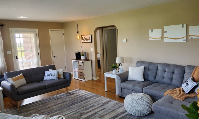 New Holland Cottage | Cozy cottage located next to a beautiful horse farm in Lancaster County
