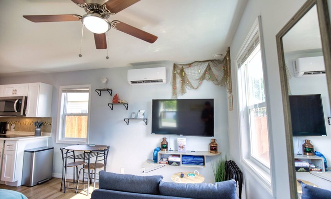Englewood Cottage | Cozy Cottage - Minutes from Beaches and Historic Dearborn St!