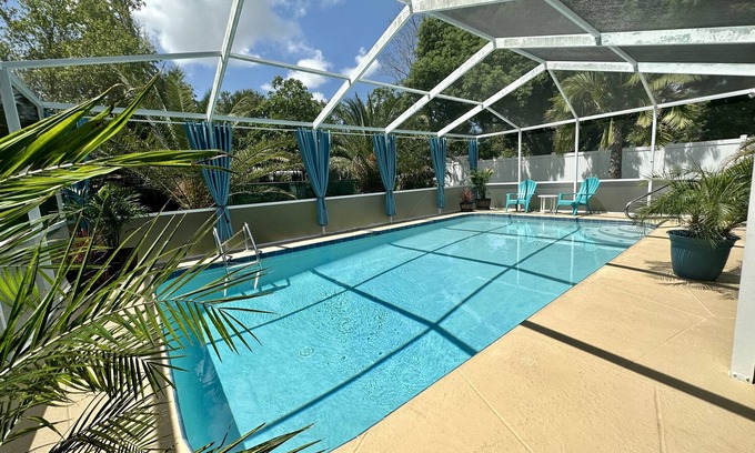 New Port Richey House | Cozy cottage.New Port Richey.Private Heated Pool-solar panels.