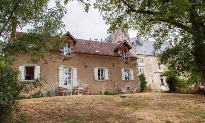 Arthon Cottage | Cozy Cottage Near Châteauroux, Countryside Views, Wi-Fi, Garden, Close to Historic Sites
