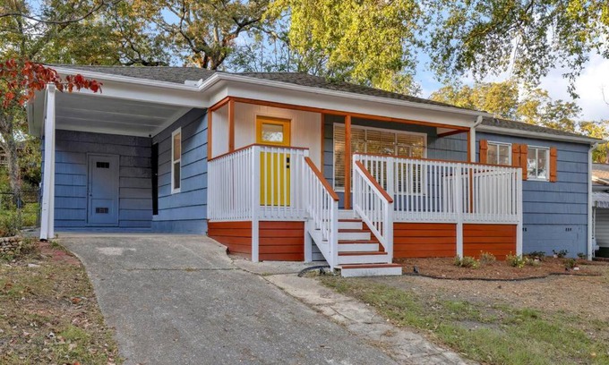 Norwood Villa | Cozy Cottage Near Protective