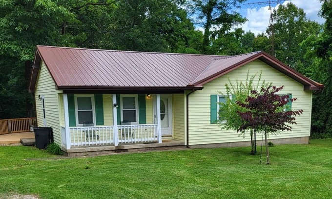Athens Cottage | Cozy Cottage near trails & lake!