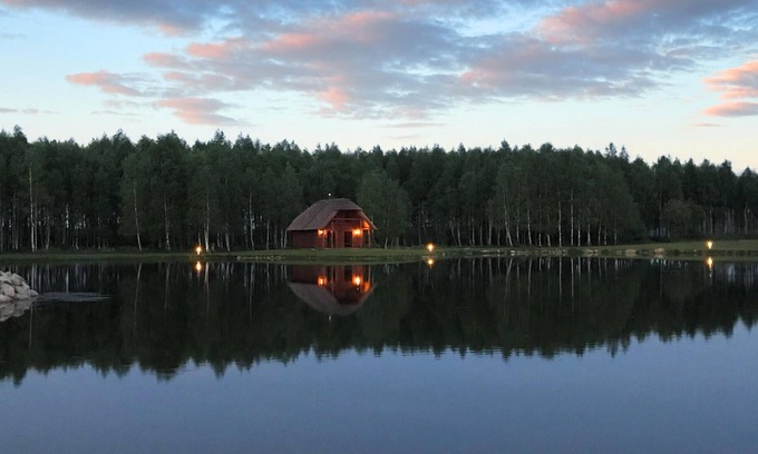 Tyringe House | Cozy cottage on a horse farm, just a stone's throw from Lake Finja.