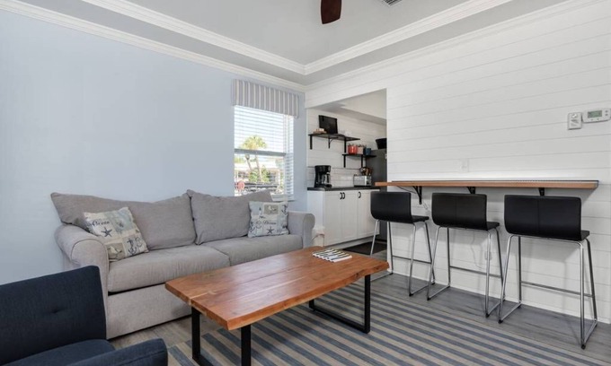 Nokomis Condo | Cozy cottage on Casey Key