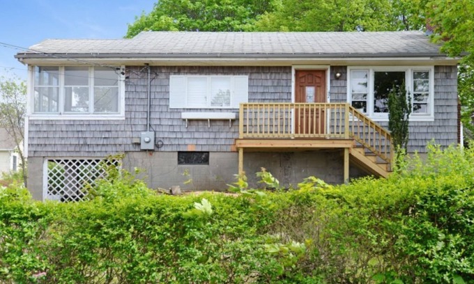 Baiting Hollow Cottage | Cozy Cottage On Long Island Sound Just Steps To Beach