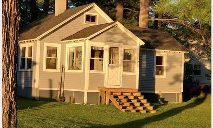 Weeks Mills House | Cozy Cottage on Togus Pond