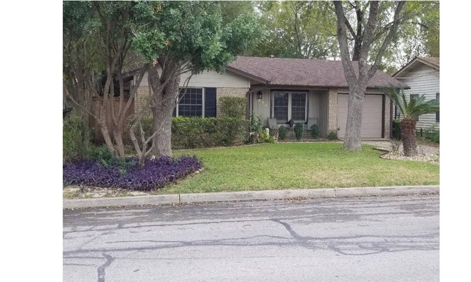 Universal City House | COZY COTTAGE STYLE 3/1 HOUSE W/ SUN ROOM