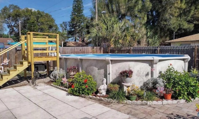 Largo House | Cozy Cottage w/Sunporch & Pool, 8 miles to Indian Rocks Beach.