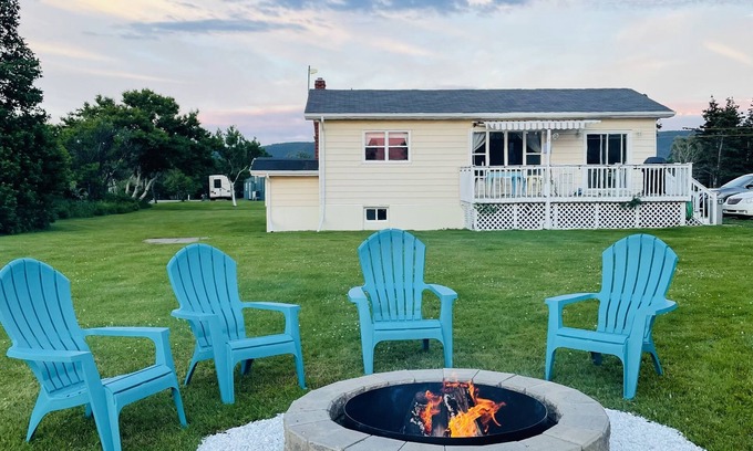 Petit-Etang Cottage | Cozy cottage w/sunset views + quick walk to a private beach (dog friendly!)