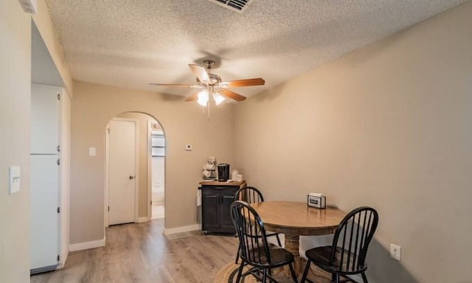 New Port Richey House | Cozy Cottage W/2 Primary Bedroom