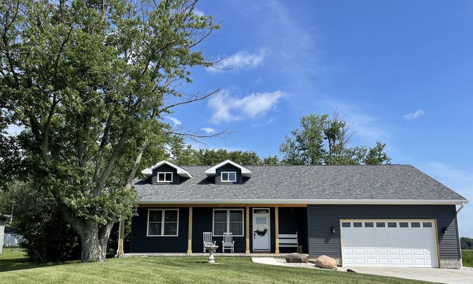 Rockfield House | Cozy country bungalow close to Purdue University, State Park, and Lakes