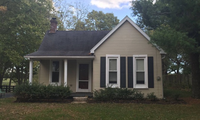 Lexington Cottage | Cozy Country Setting on 10 acres w/fishing pond, tennis and pickleball