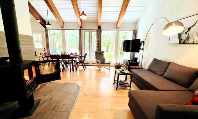 Orford Ski Chalet | Cozy country townhouse, private land