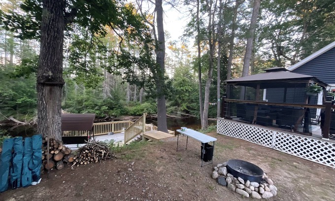 Casco Cottage | Cozy countryside cottage located on Crooked river in Naples Maine.