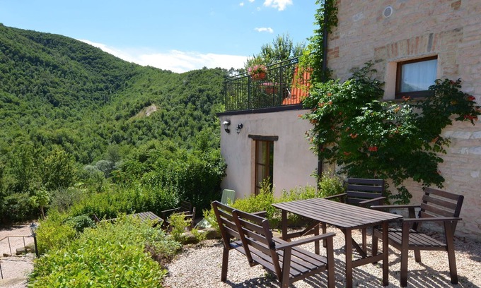 Monterosso Cottage | Cozy Couples Getaway w/wifi