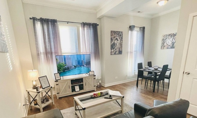 Heart of Chicago Apartment | Cozy Cove 1