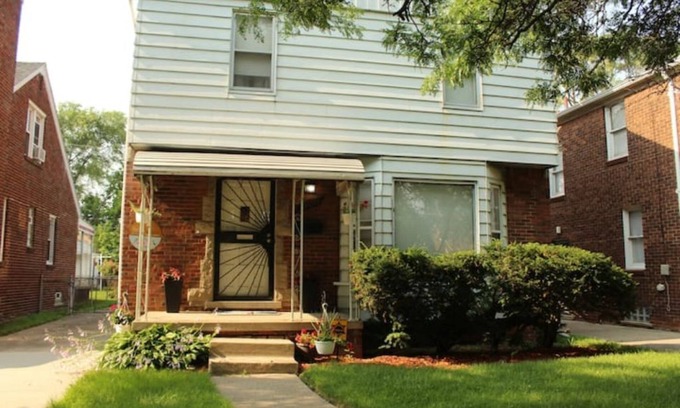 Detroit House | Cozy Coven