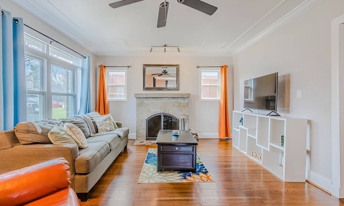 Oak Cliff House | Cozy Craftsman in the Center of Oak Cliff