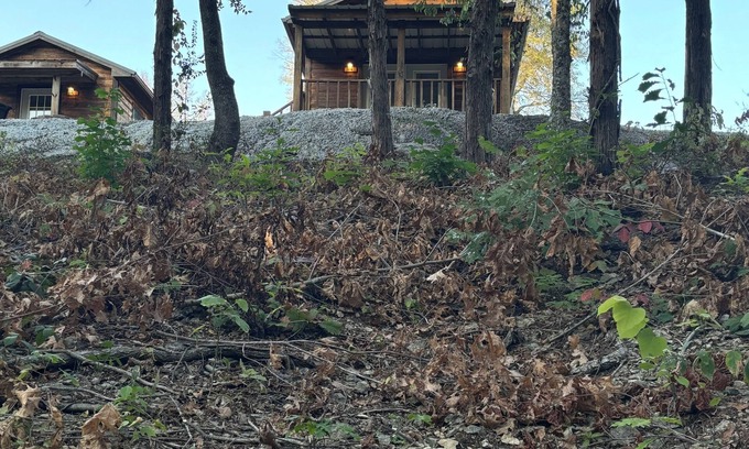 Fort Towson Cabin | Cozy Creek cabin in charming Fort Towson with WiFi access