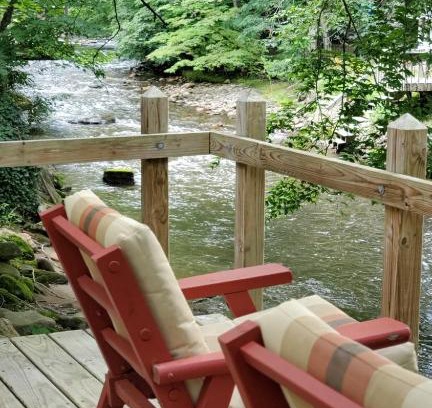 Maggie Valley Hotel | Cozy Creek Cottages