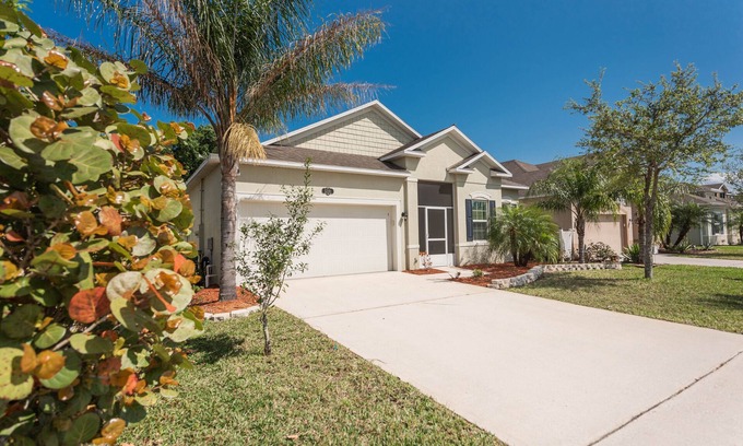 Cocoa House | Cozy Creek Retreat - mins from beaches, rockets, theme parks