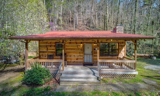 Townsend House | Cozy Creekside Cabin, 3.6mi to National Park, 257 Black Mash
