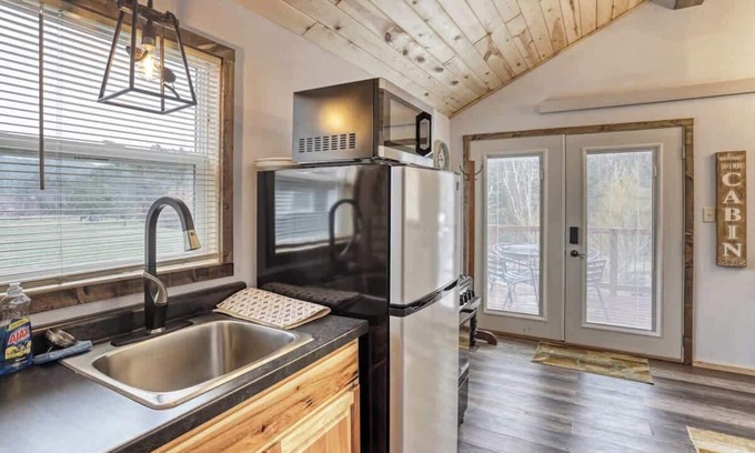 Keystone Cabin | Cozy Creekside Retreat in the Black Hills