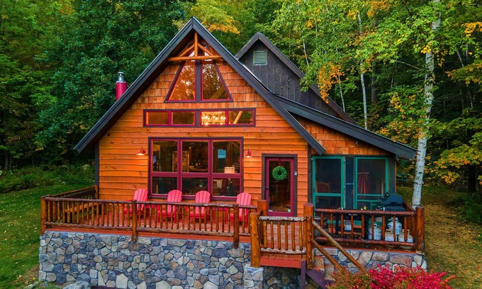 Hague Cabin | COZY CUB CABIN Mountainside Lake George, Hot Tub, Fireplace, Gazebo