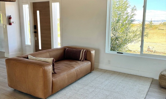 Landers House | Cozy Desert Getaway with 5 acres of land and wood fired hot tub. Pet friendly!