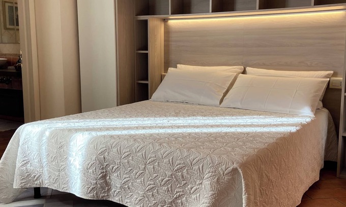 Isolotto Apartment | Cozy detached studio apartment with terrace very close to the historic center