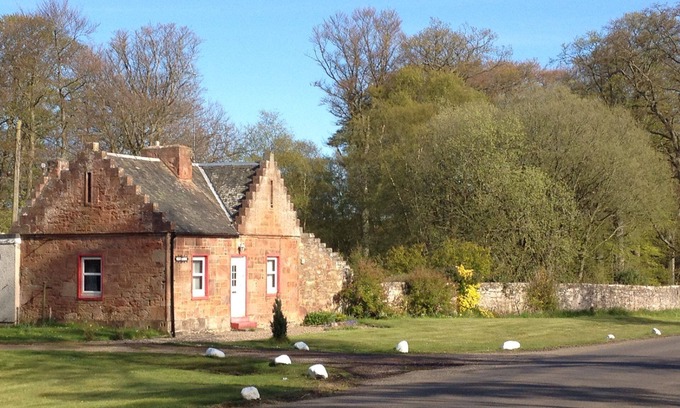 Letham Grange Cottage | Cozy, dog friendly cottage on the edge of Kinblethmont Estate near to golf and beaches