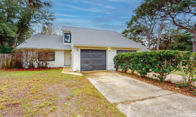 Navarre House | Cozy dog-friendly duplex with private yard and close to everything