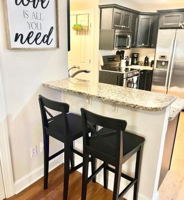 Annapolis Apartment | COZY DOWNTOWN APARTMENT-Naval Academy Vicinity