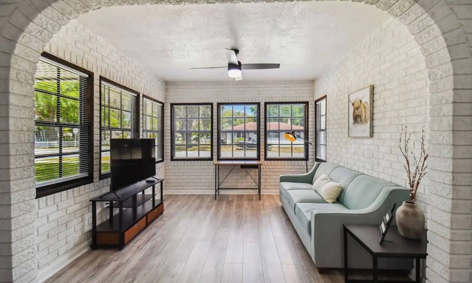 Downtown Zephyrhills House | Cozy Downtown Bungalow