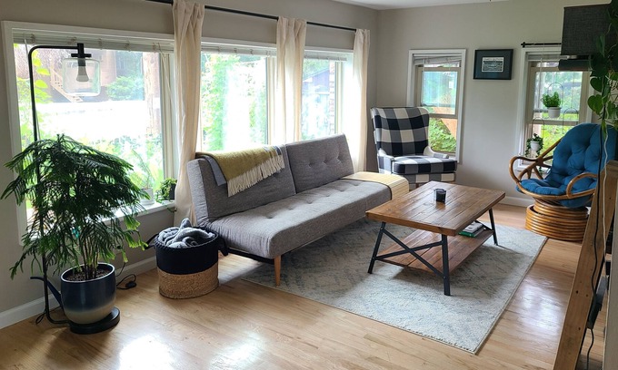 Whittier House | Cozy downtown oasis w/ big yard and deck!