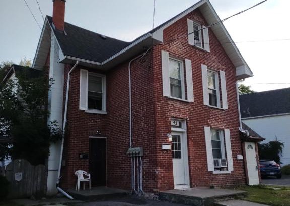 Sunnyside Apartment | Cozy downtown two bedrooms free parking