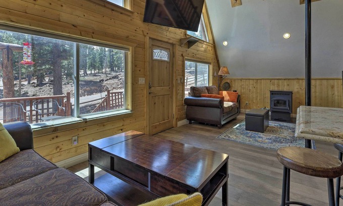 Meadow View Heights Cabin | Cozy Duck Creek Cabin ~ 12 Mi to Nat'l Forest