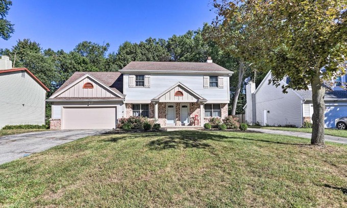 Bedford Apartment | Cozy Duplex Close to Toledo Botanical Garden