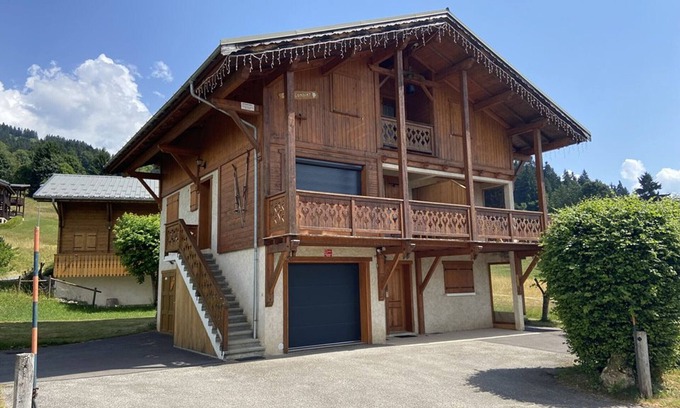 Crest-Voland Apartment | Cozy duplex for 4 in Crest-Voland, near slopes, parking, wifi