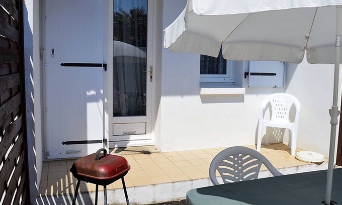 La Tranche-sur-Mer House | Cozy Duplex in City Center, 800m from Beach with Terrace, BBQ, and Parking