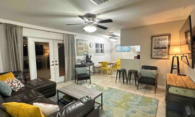 Grogan's Mill House | Cozy duplex home, The Woodlands