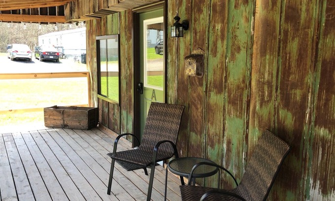 Marlinton Apartment | Cozy Efficiency Unit in Edray 5 Min to Marlinton and 20 Min to Snowshoe