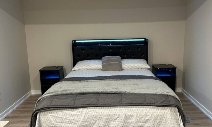 Brampton House | Cozy Elegant 1 Bedroom Premium Suite Entire Place WiFi, AC in peaceful Brampton